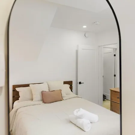 New Modern 1br Basement Near Downtown Free Parking *