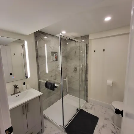 Modern 2 Bedroom Unit - River Walk *