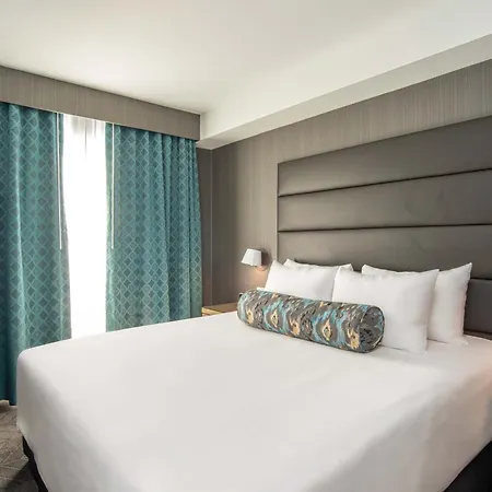 Sandman Signature Airport Hotel