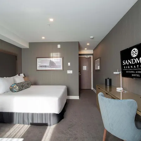 Hotel Sandman Signature Airport 4*