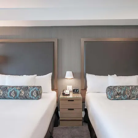 Sandman Signature Airport Hotel 4*