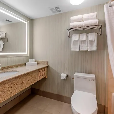 Quality Inn 3*