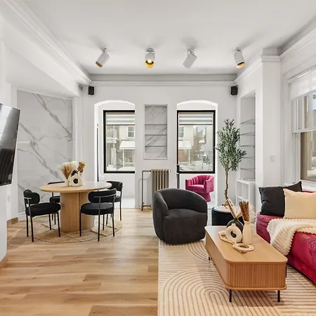 Parlour Hotel 4*