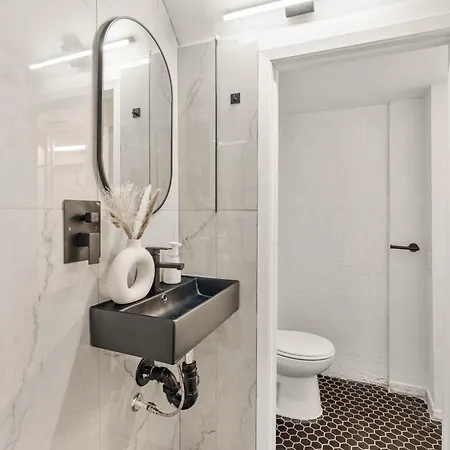 Hotel Parlour 4*