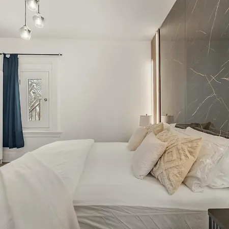 Hotel Parlour 4*