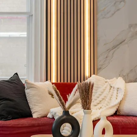 Parlour Hotel 4*