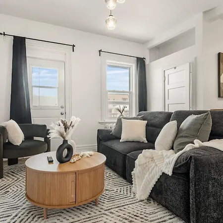 Parlour Hotel 4*