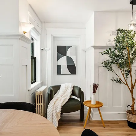 Parlour Hotel 4*