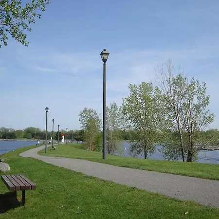 Cozy Family By River Pathway With Bikes! Holiday home *