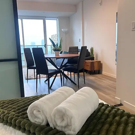 Apartment Modern In The Heart Of Westboro *