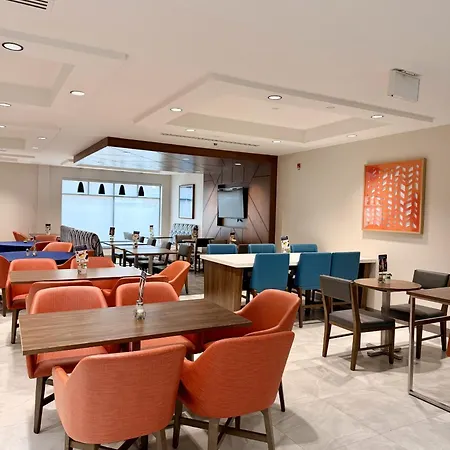 Express & West - Nepean By Ihg Hotel 2*