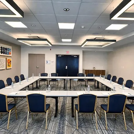 Express & West - Nepean By Ihg Hotel 2*
