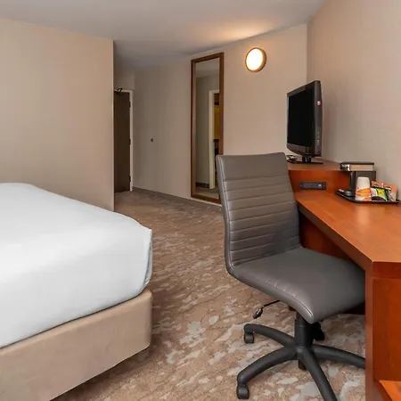 Comfort Kanata West Inn