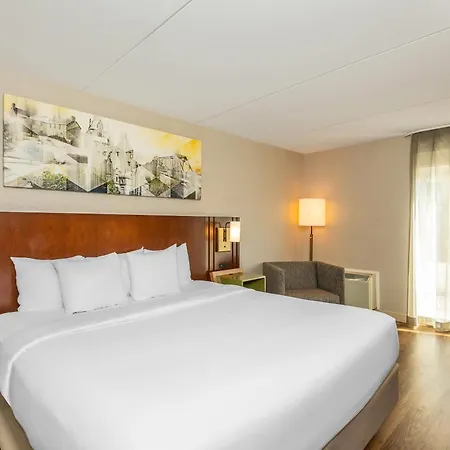 Comfort Kanata West Inn
