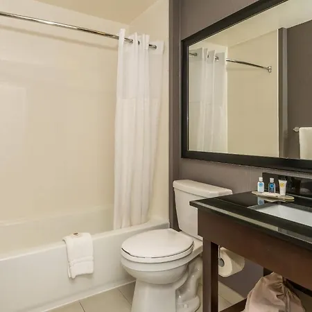 Comfort Kanata West 4*