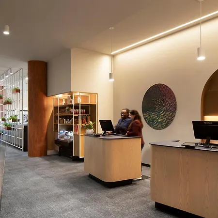 Alt Airport Hotel Ottawa