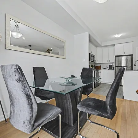 Holiday home Modern Spacious 3br With Free Parking And Wi-fi *
