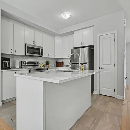 Modern Spacious 3br With Free Parking And Wi-fi *
