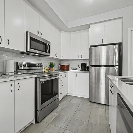 Modern Spacious 3br With Free Parking And Wi-fi Holiday home *