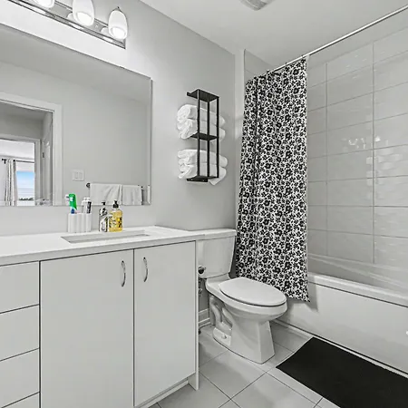 Modern Spacious 3br With Free Parking And Wi-fi * Ottawa