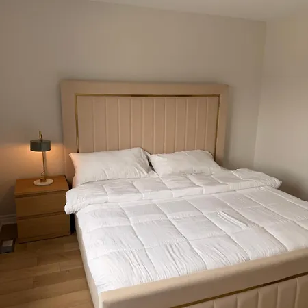 Homestay The Crown Ottawa