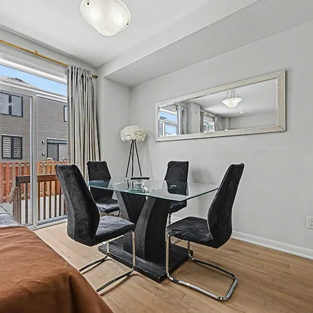 Modern Spacious 3br With Free Parking And Wi-fi * Ottawa