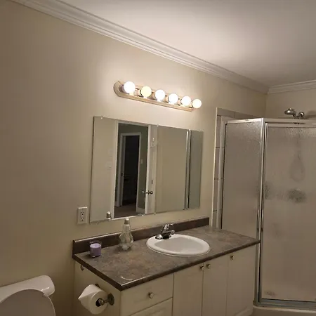 Bahari Breeze Hostel Ottawa