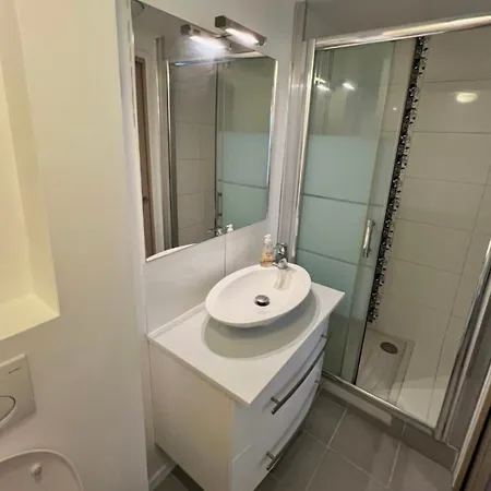 Apartment Rye Grass Way 1 *