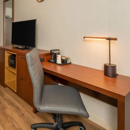 Comfort Kanata West Inn 4*
