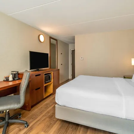 Comfort Kanata West Inn 4*