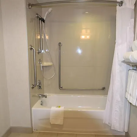 Express & East-orleans By Ihg Hotel 2*
