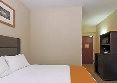 Express & Airport By Ihg Hotel