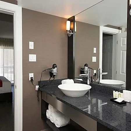 Ramada By Wyndham On The Rideau