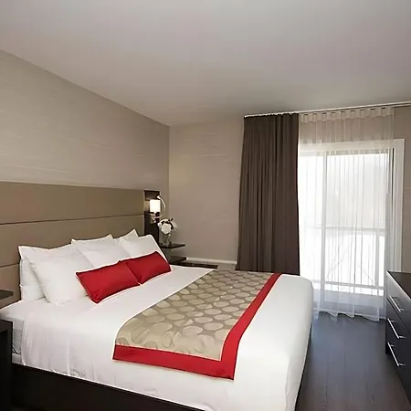 Ramada By Wyndham On The Rideau 3*