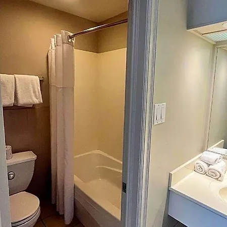 Ramada By Wyndham On The Rideau 3* Ottawa