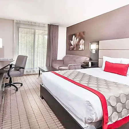 Hotel Ramada By Wyndham On The Rideau