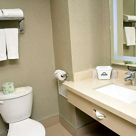 Days By Wyndham Hotel Ottawa