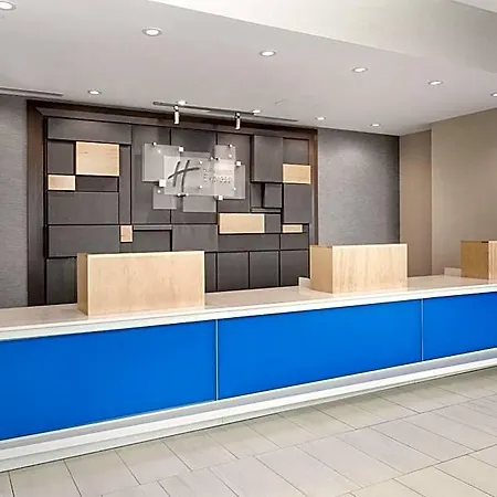 Express & Downtown East By Ihg Hotel 3*