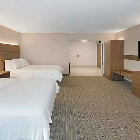 Express & Downtown East By Ihg Hotel 3*