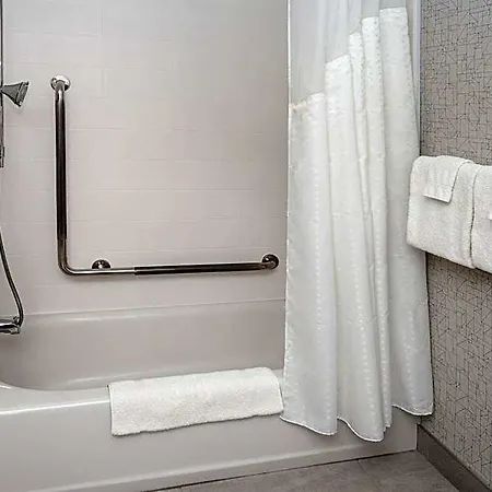 Express & Downtown East By Ihg