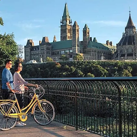 Express & Downtown East By Ihg Hotel Ottawa