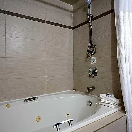 Hotel Ramada By Wyndham On The Rideau