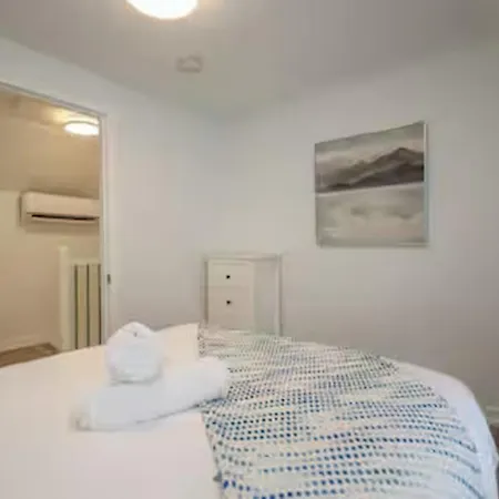 Montfort Apartment *