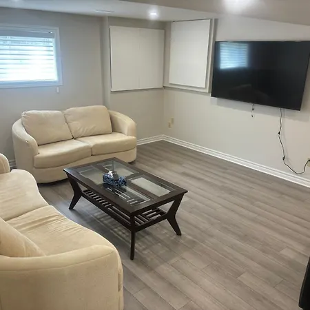 Guest house Home In The Heart Of Kanata Ottawa *