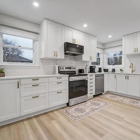Downtown Luxury House Close To The Nature Holiday home Ottawa
