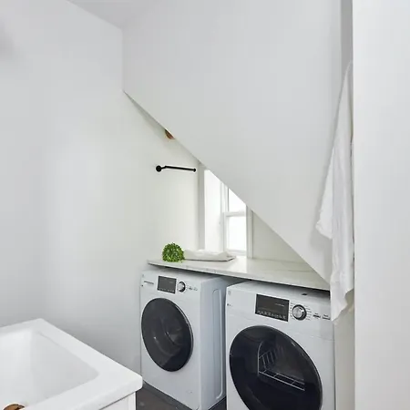 Apartment Parking Included- In The Heart Of Ottawa