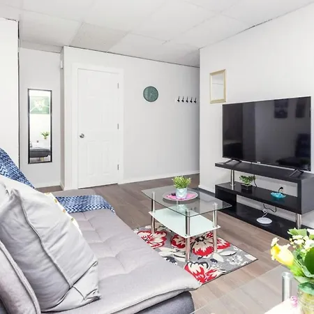 Modern Queen Apartment - Steps From Little Italy Apartment *