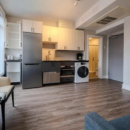 Modern Open-concept Minutes To Dt Apartment