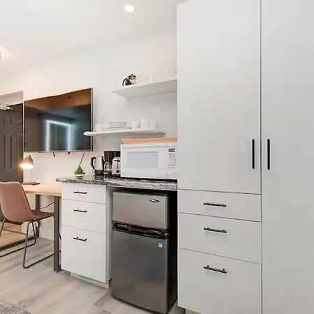 Apartment Downtown Short Walk To Elgin & Bank Ottawa