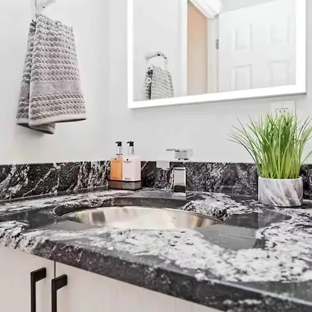 Apartment Spacious Location To Explore *